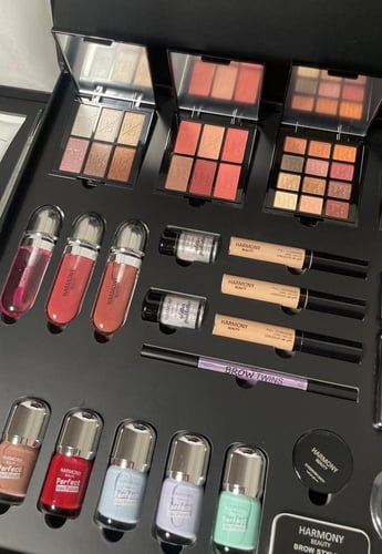 بوكس مكياج بديل كيكو