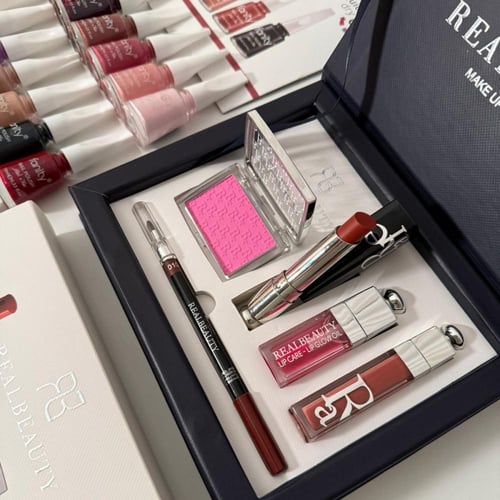 بوكس مناكير 24 حبه وبوكس مكياج