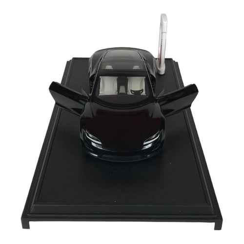 سيارة تيسلا الرياضية