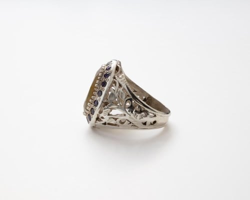 خاتم زبرجد مرصع بالزركون الازرق