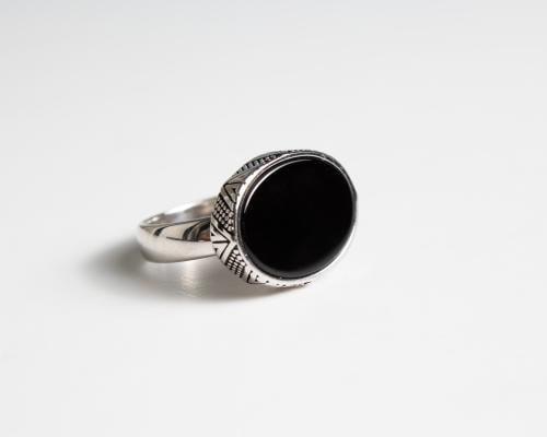 خاتم ملكي اسود بيضاوي