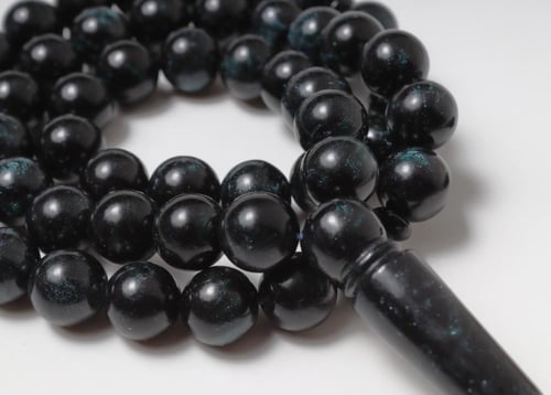 سبحة بكلايت سوداء بلمعة خضراء فاخرة