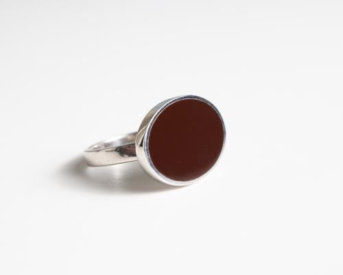 خاتم ملكي بني بيضاوي