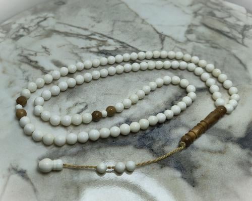 سبحة عظم الجمل 99 خرزة مطعمة بخشب الكوك