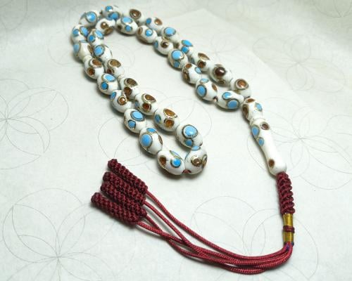 سبحة عظم جمل أم عيون شكه حمراء