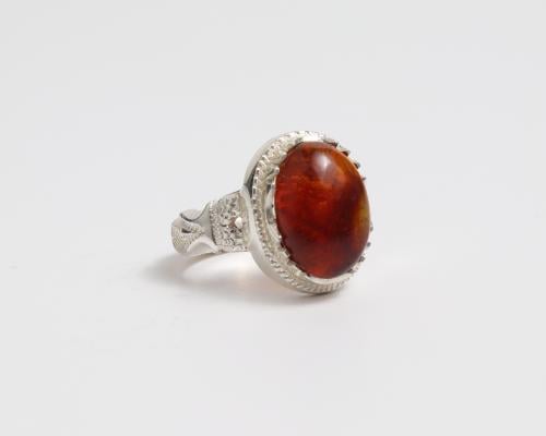 خاتم ملكي بحجر كهرمان بولندي طبيعي