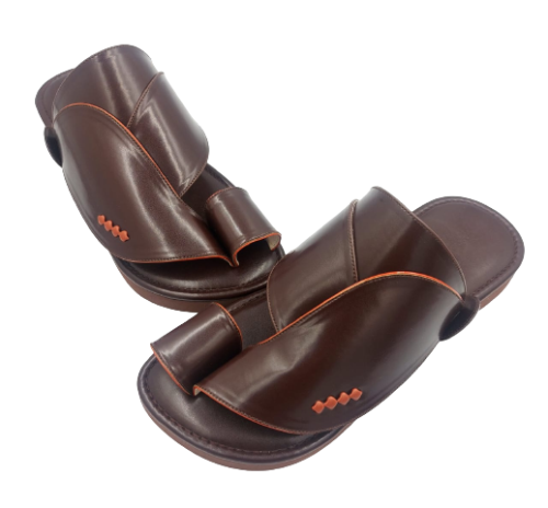 نعال شرقي سادة بإصبع لون بني