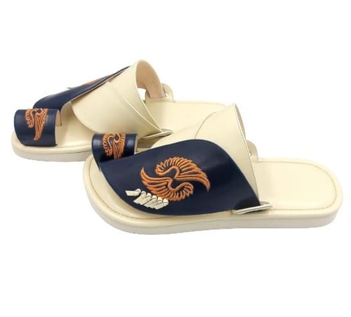 نعال شرقي مطرز جلد طبيعي لون ابيض