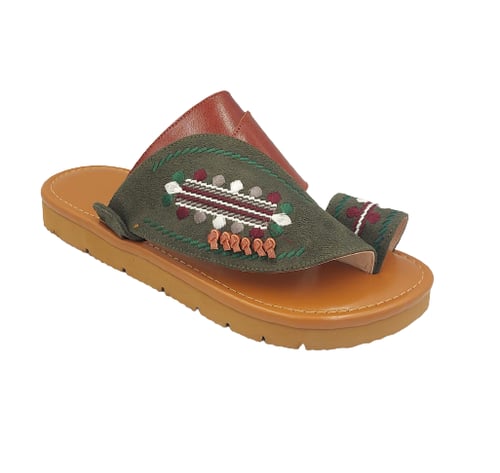 نعال شرقي مطرز - مخمل زيتي