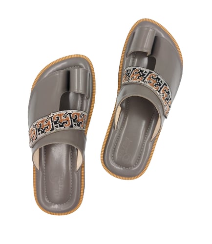 نعال شرقي مطرز