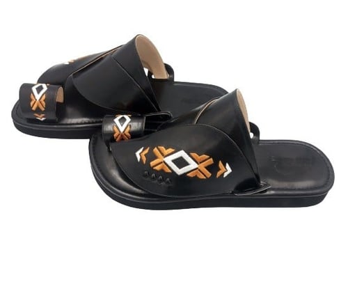 نعال شرقي مطرز أسود جلد طبيعي