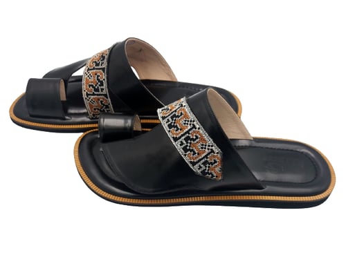 نعال شرقي مطرز أسود جلد طبيعي