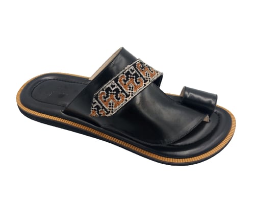 نعال شرقي مطرز أسود جلد طبيعي