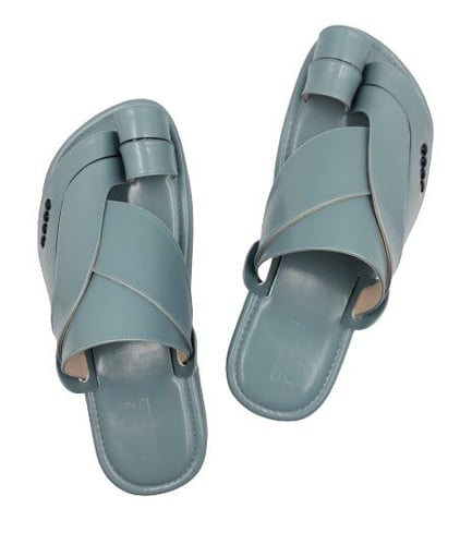 نعال شرقي سادة لبني تصميم باصبع