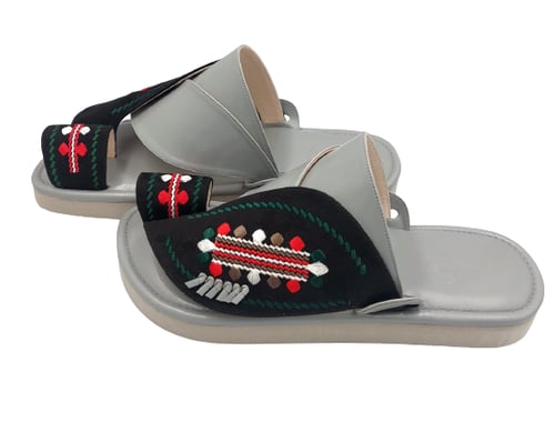 نعال شرقي مطرز