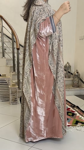 جلابيه من المخمل الفرنسي الناعم مجمل بقطعه من الكش...