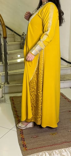 جلابية حرير مغسول وحرير بالأطراف بتطريز أمامي (أصف...