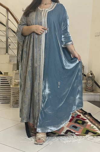 جلابيه من المخمل الفرنسي الناعم مجمل بقطعه من الكش...