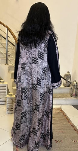 DB015. جلابيه من الكريب الاسود والحرير شيفون المشج...