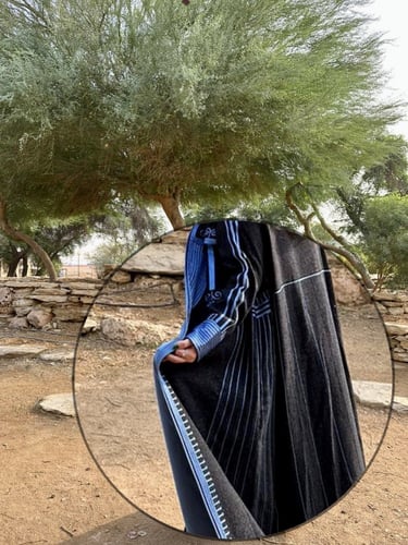 عبايه كوت من الصوف المنقط ببطانه من الحرير الازرق...