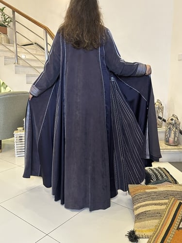 عبايه من الحرير المغسول والحرير الناعم