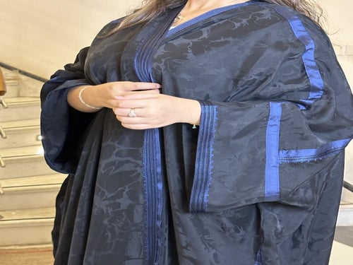 AS005. عبايه من الحرير الجاكار المشجر