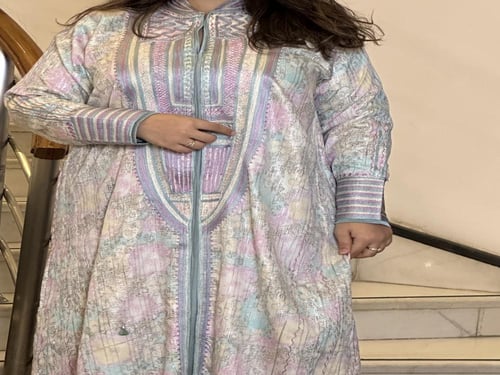 جلابيه من القطن على حرير مجمله بالخيوط الفضيه