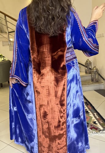 جلابيه من المخمل الفرنسي باللونين الازرق والاورانج...