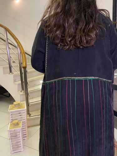 عباية حرير مغسول أسود بتطريز ملون #81