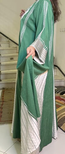 ثوب اليوم الوطني مجمل بكلوشات حرير مطرزه