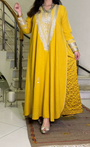 جلابية حرير مغسول وحرير بالأطراف بتطريز أمامي (أصف...