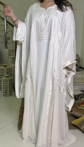 ثوب النشل النجدي بالتطريز الجنوبي مع ثوب داخلي مطر...