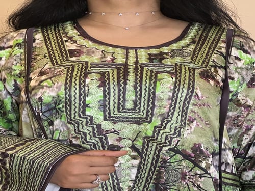 DB013. جلابيه من الحرير المشجر