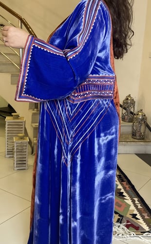 جلابيه من المخمل الفرنسي باللونين الازرق والاورانج...