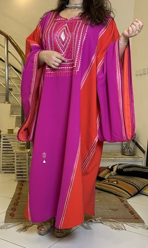 ثوب مريشه ليوم التأسيس يجمع بين الثوب النجدي والتط...