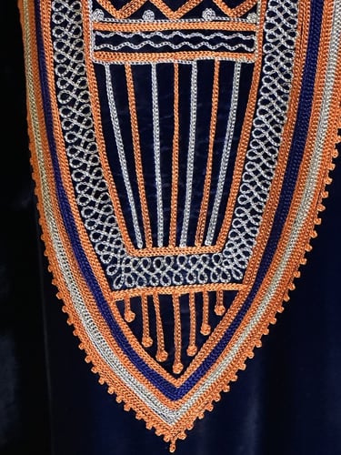 جلابيه شتويه من المخمل الفرنسي الناعم باللون الازر...