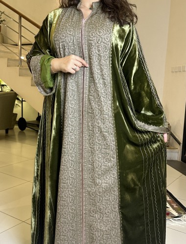 جلابيه من المخمل الفرنسي باللون الزيتي مع كشمير مط...