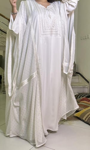 ثوب النشل النجدي بالتطريز الجنوبي مع ثوب داخلي مطر...