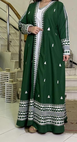 طقم اليوم الوطني مكون من دقله وثوب داخلي وطرحه