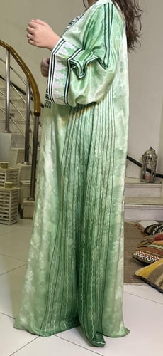 ثوب اليوم الوطني من الحرير المموج الجاكار