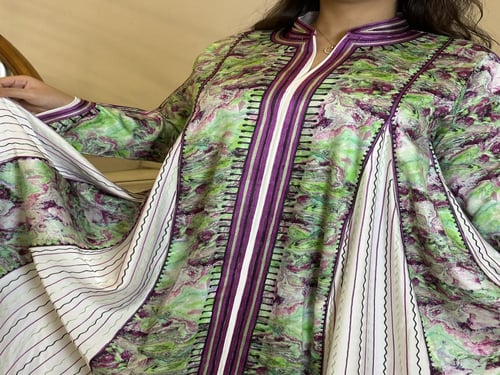 DB014. قطعه انيقه من الحرير المشجر والحرير المطرز