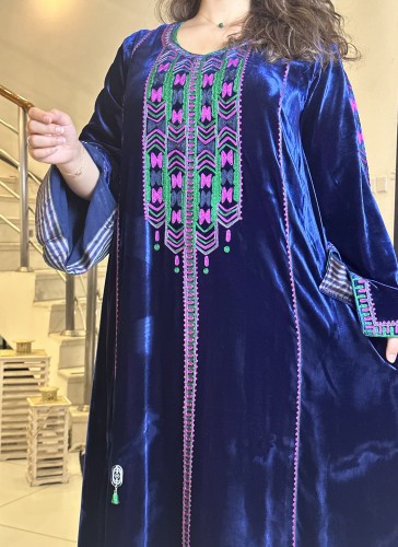 جلابيه من المخمل الفرنسي مجمله بالساتان المقلم #28...