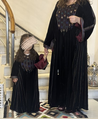 جلابيه اطفال بسن الثالثه مخمل اسود