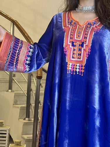 جلابيه من المخمل الفرنسي بتطريز كامل