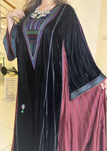 جلابيه من المخمل الاسود مع الحرير