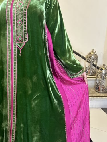 جلابيه من المخمل الفرنسي الناعم مع الحرير