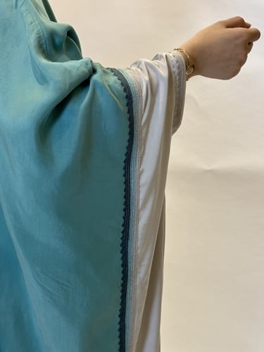 DS002. جلابية بالتطريز الناعم