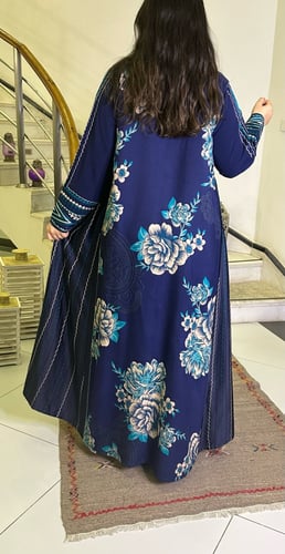 جلابية تطريز أمامي كريب ووحرير كشمير (أزرق) #117