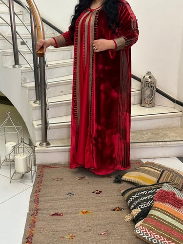 عباية مخمل بتطريز خلفي مع ثوب العباية #51