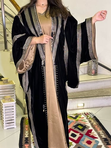 دقلة يوم التأسيس مستوحى من ثوب المقطع النجدي (أسود...